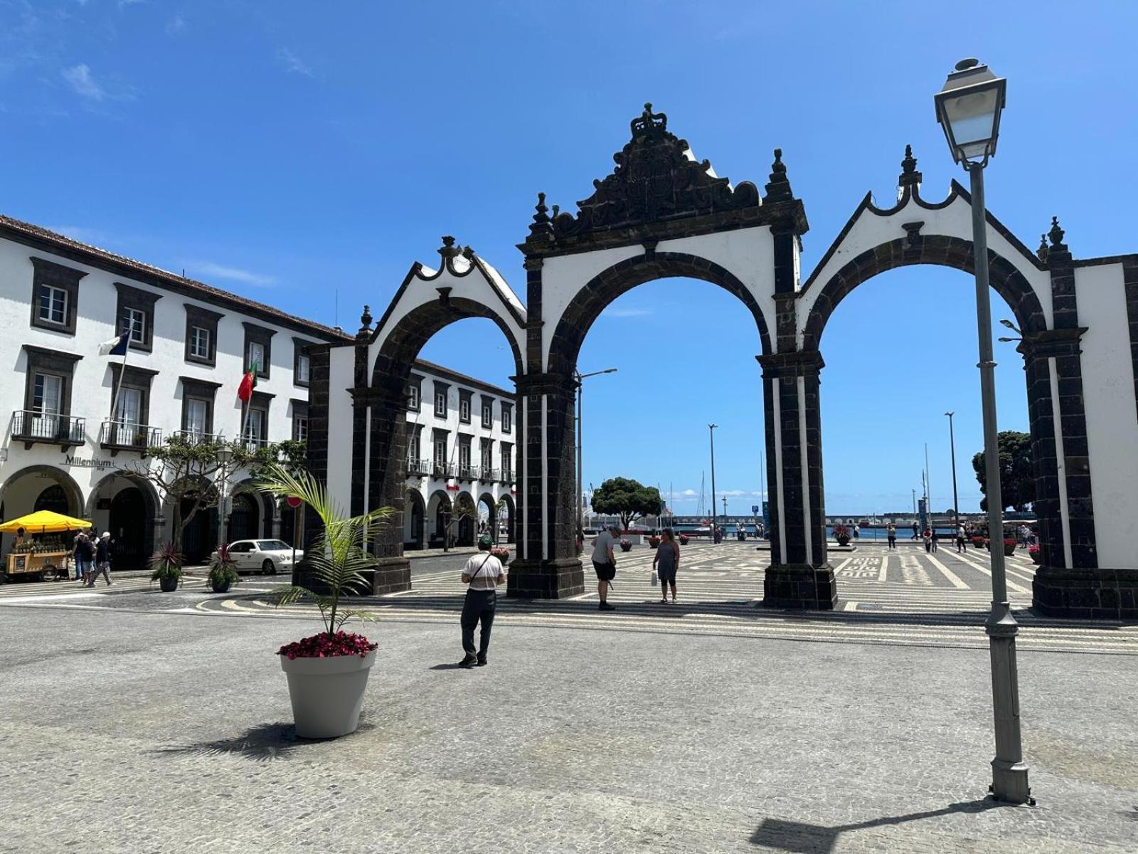 Azor International Apartment I Ponta Delgada Exteriör bild