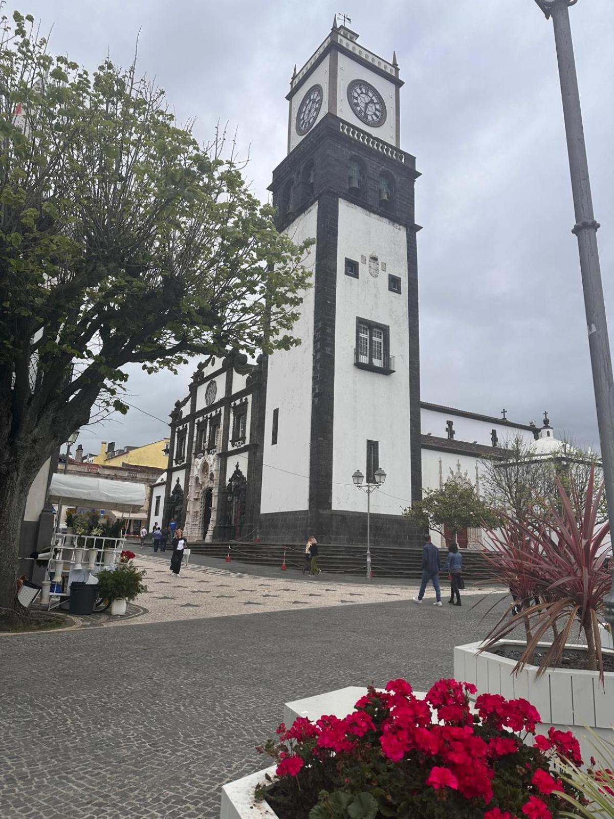 Azor International Apartment I Ponta Delgada Exteriör bild